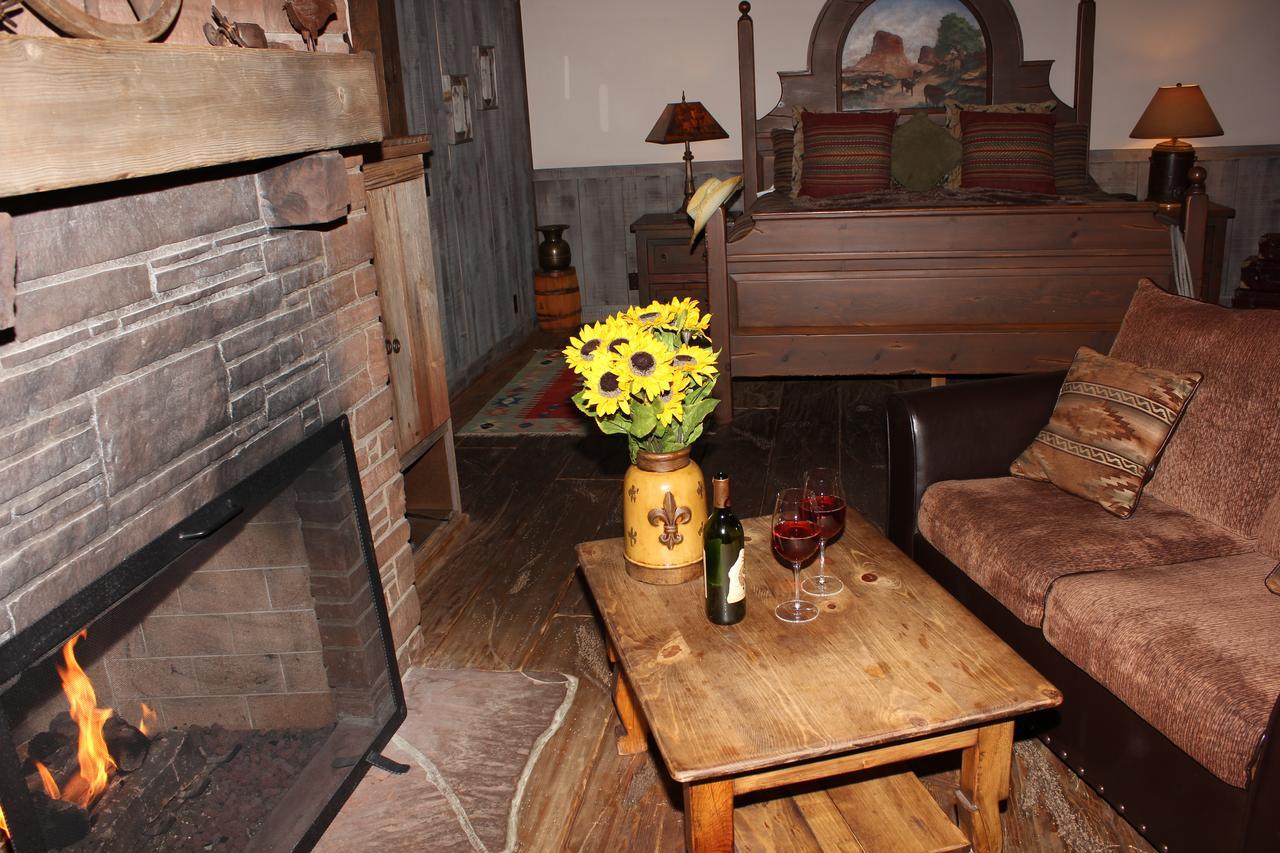 Adobe Village Inn セドナ エクステリア 写真